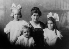 Lola Hall Davis and daughters
